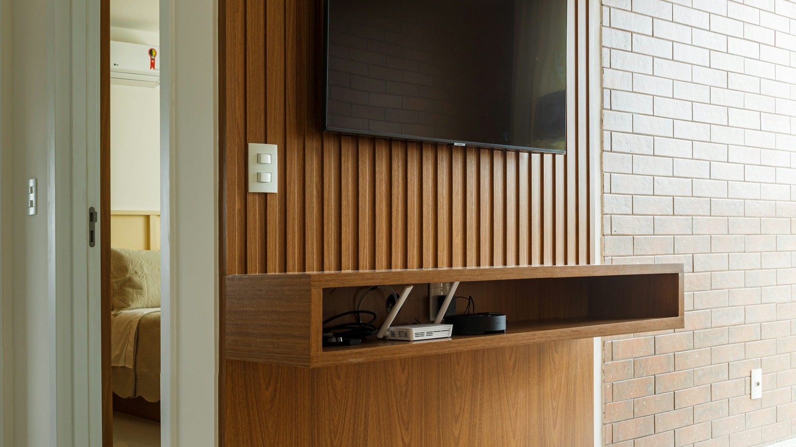 How to Use BleuPlayer Pro contextual photo